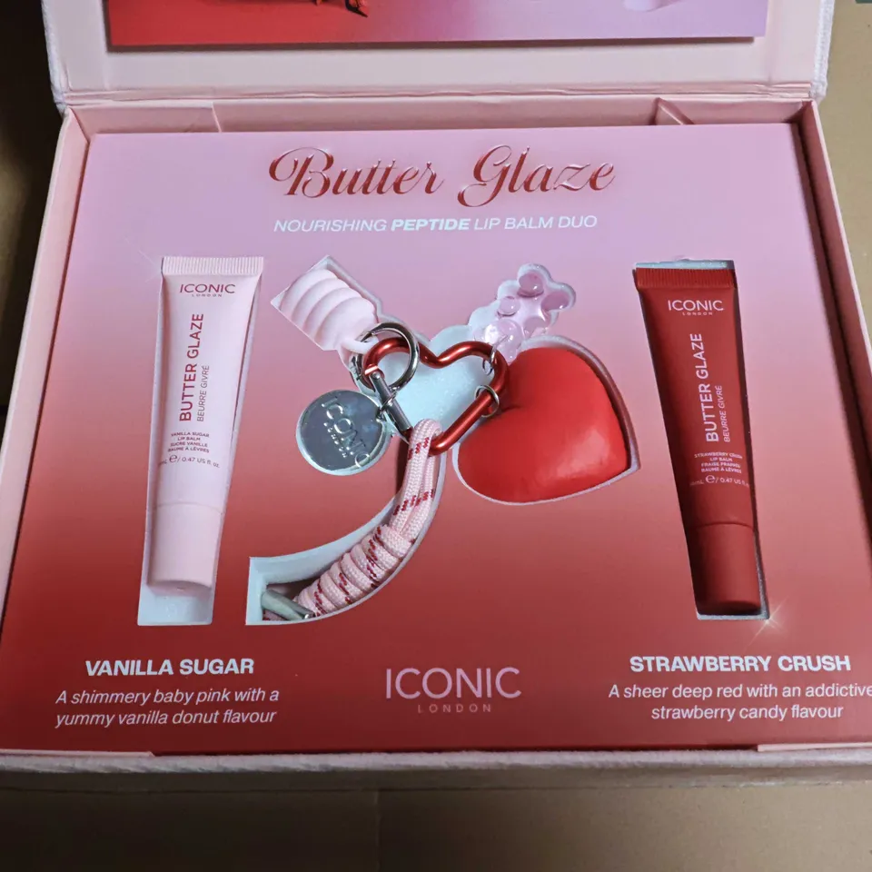 ICONIC LONDON BUTTER GLAZE LIP BALM DUO – VANILLA SUGAR & STRAWBERRY CRUSH (BOXED)