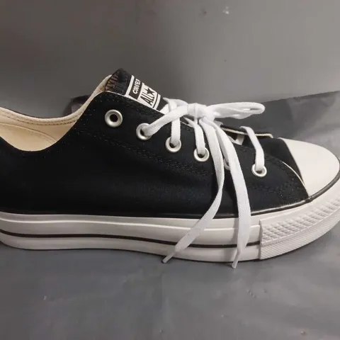 PAIR OF CONVERSE CTAS LIFT WIDE OX IN WHITE/BLACK - UK 8