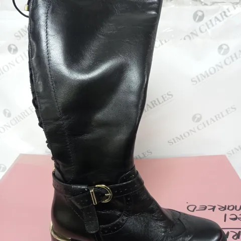 BOXED PAIR OF MODA IN PELLE SASSKIA KNEE BOOTS BLACK SIZE 6