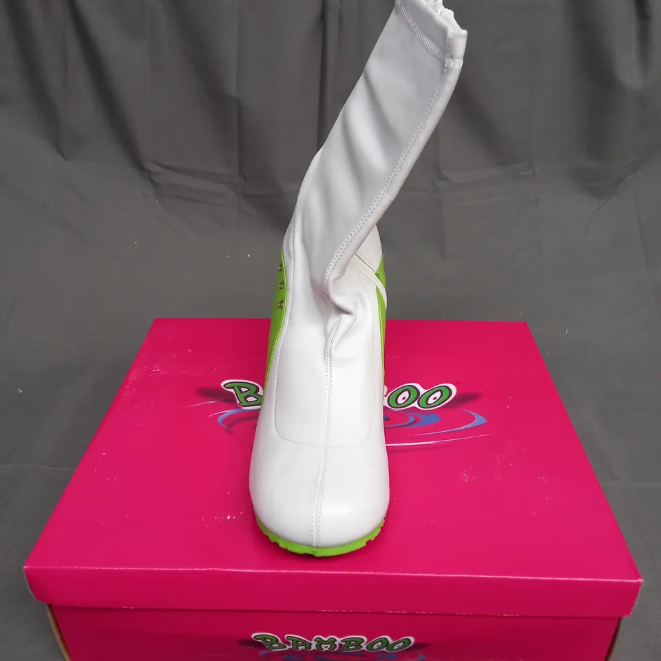 BOXED BAMBOO LEATHER BALLER HIGH HEEL SHOES IN GREEN AND WHITE SIZE 9