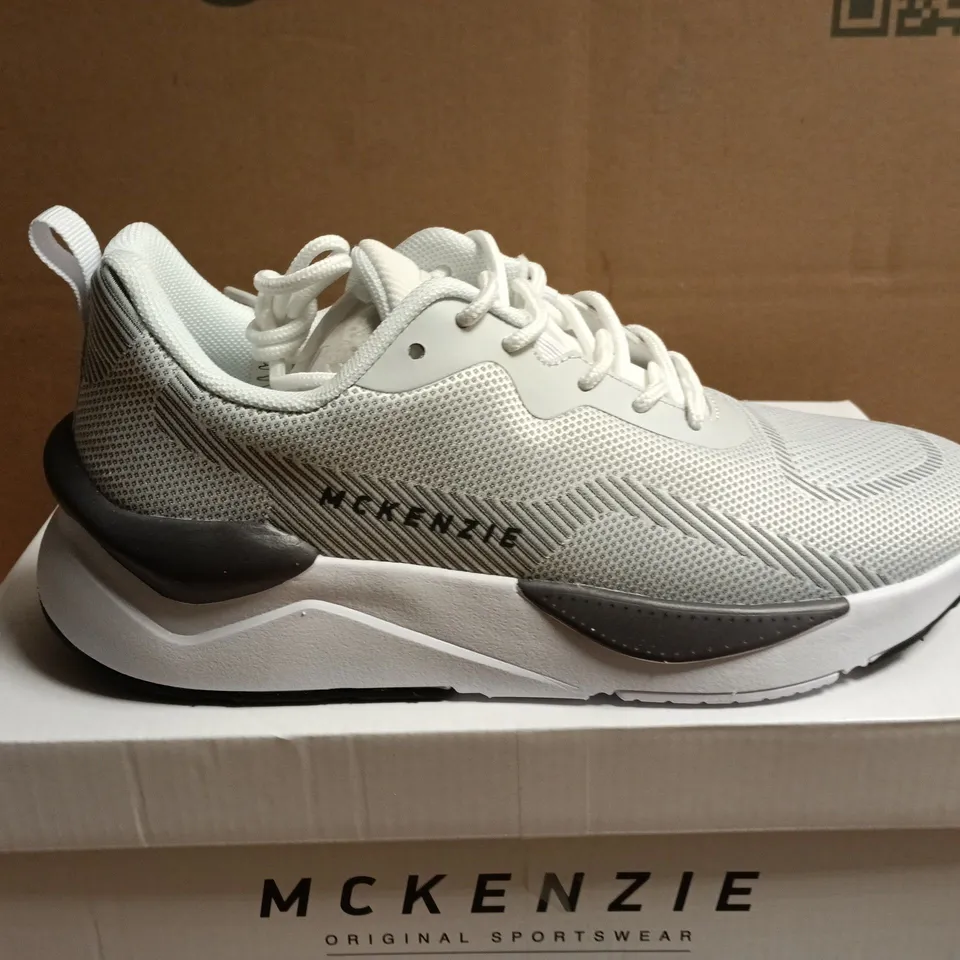 BOXED PAIR OF MCKENZIE WHITE SNEAKERS – UK SIZE 7