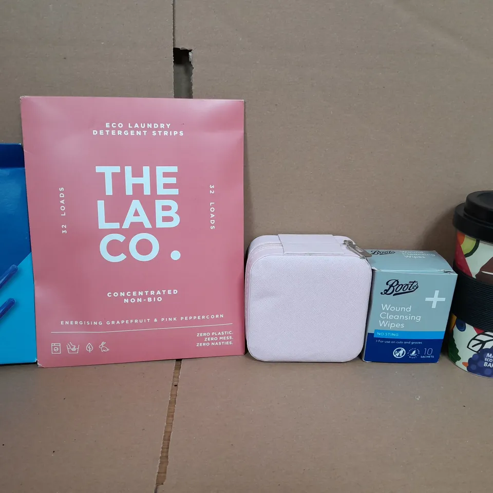 BOX OF APPROXIMATELY 14 ASSORTED ITEMS TO INCLUDE - 10 BALLPOINT PENS , WOUND CLEANING WIPES , GIFT BOX ETC