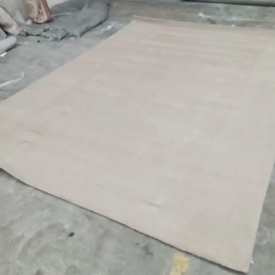 QUALITY DESIGNER AREA RUG - APPROXIMATELY 350X240CM