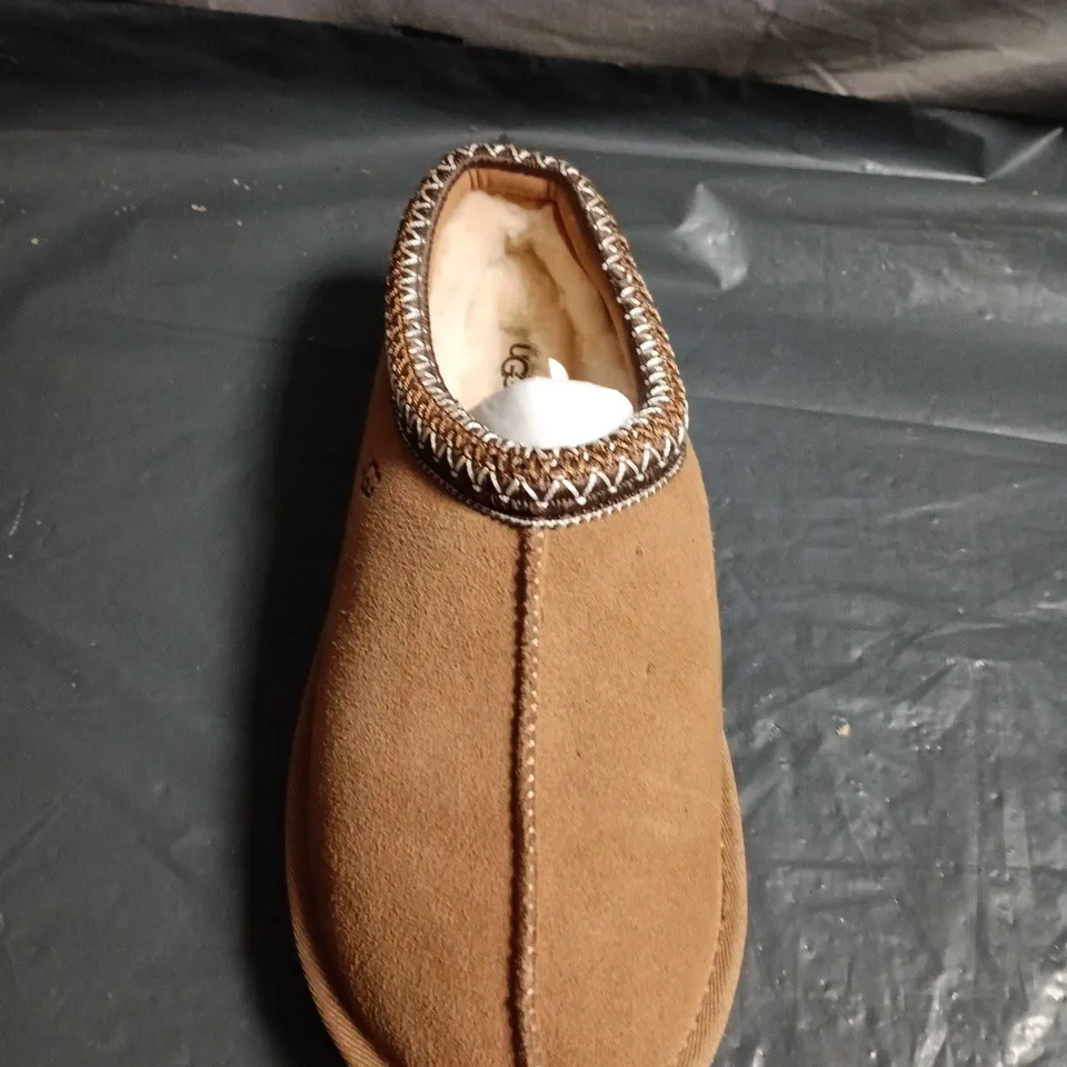 UGG BROWN SUEDE SLIPPERS - SIZE 40