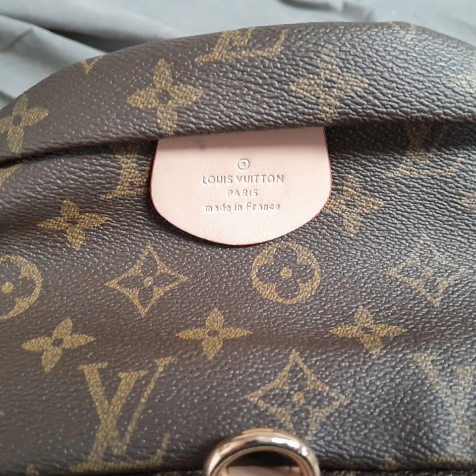 LOUIS VUITTON BUM BAG WITH ZIP 