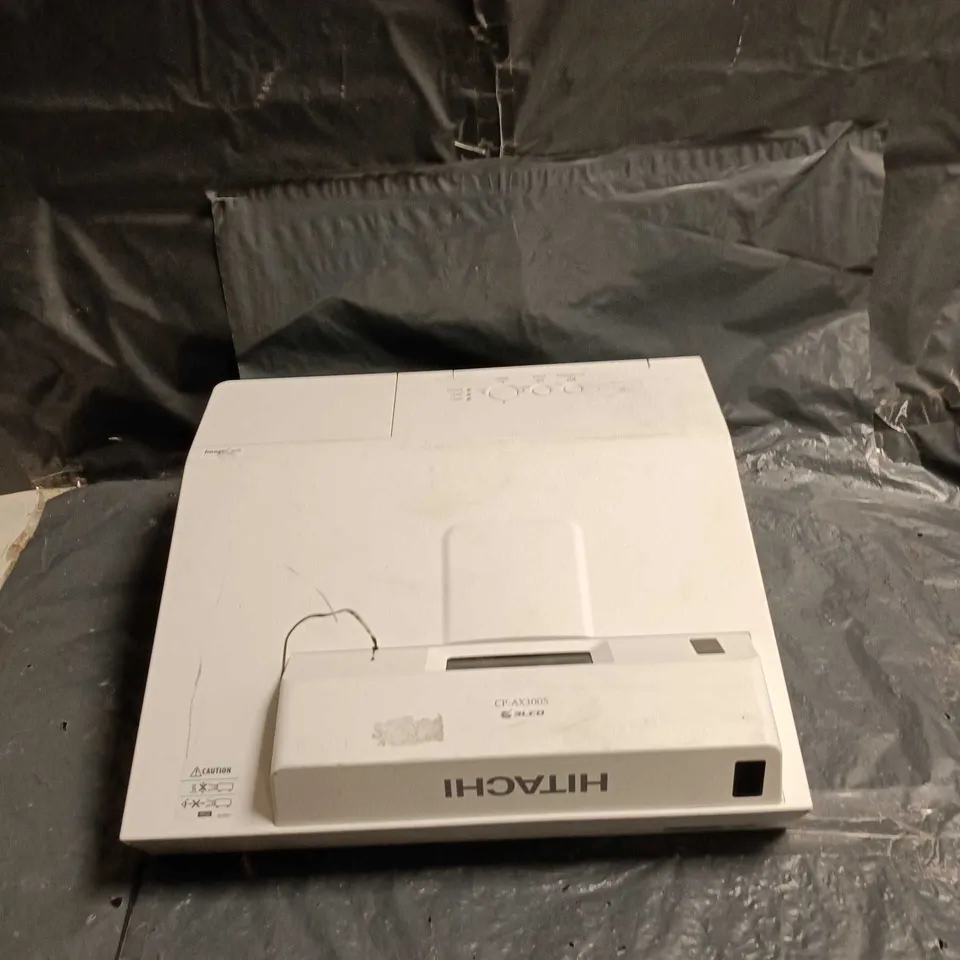 HITACHI PROJECTOR CP-AX1005 