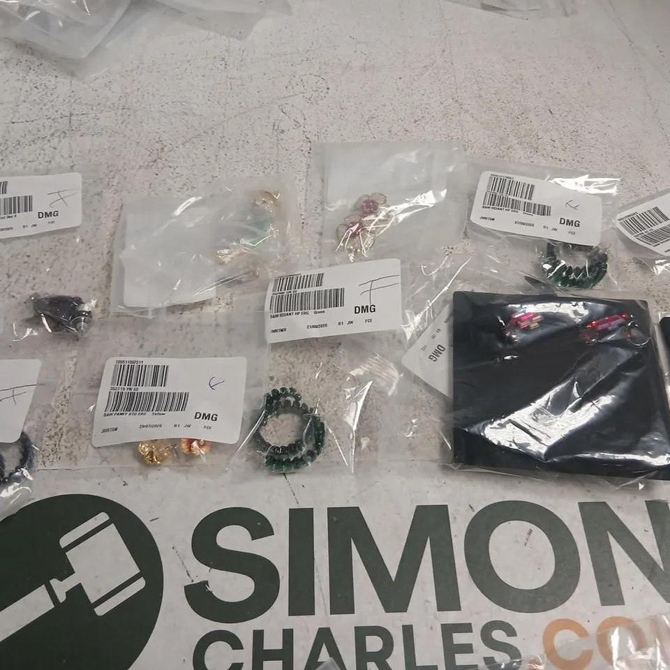 APPROXIMATELY 10 ASSORTED BUTLER AND WILSON JEWELLERY ITEMS TO INCLUDE; RADIANT HOOP EARRINGS, FASHION CAT BROOCH AND PANSY STUD EARRINGS