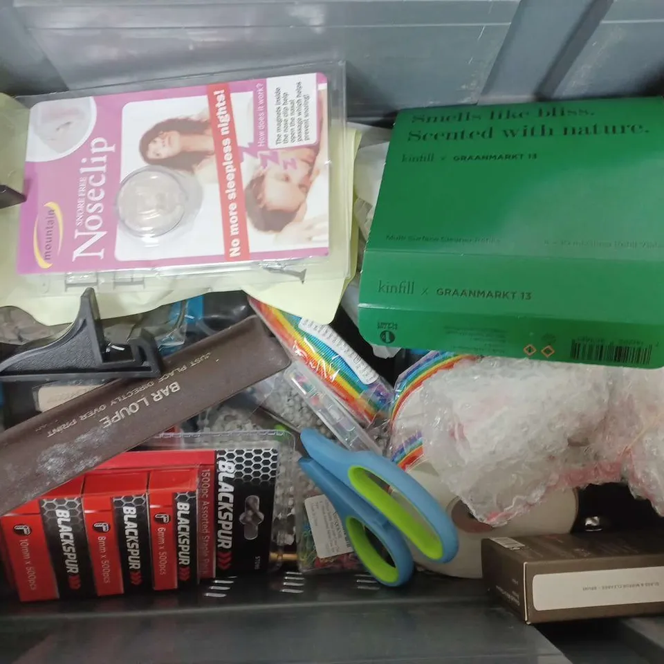 BOX OF ASSORTED HOUSE HOLD ITEMS TO INCLUDE - SILVER ROSE - KINFILL - STEAM PUNK PEN