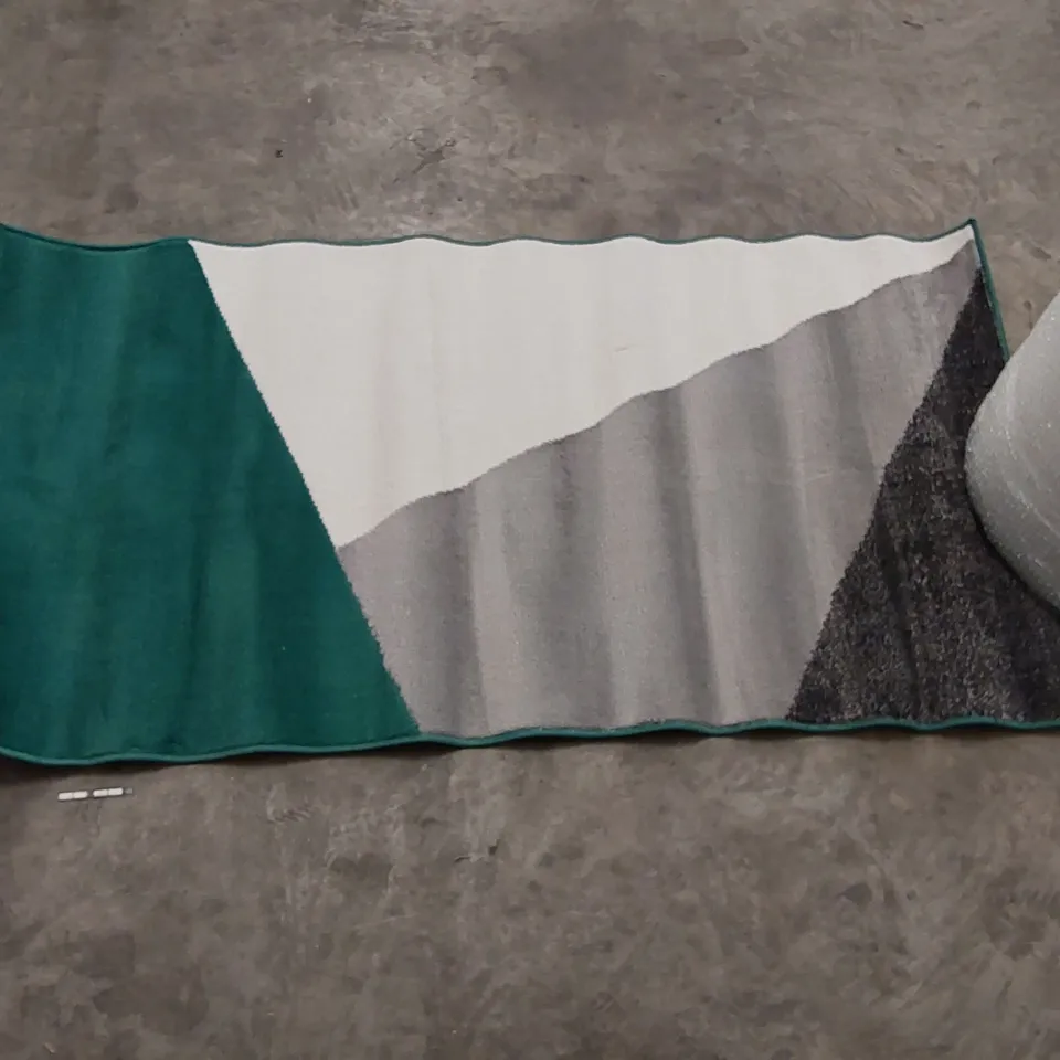 DEAWN POWER LOOM GREEN RUG // 80 X 150CM