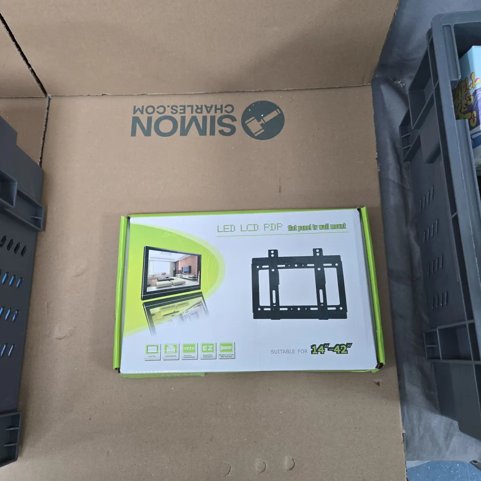 TOTE OF APPROXIMATELY 15 ASSORTED ITEMS TO INCLUDE: TV MOUNT 