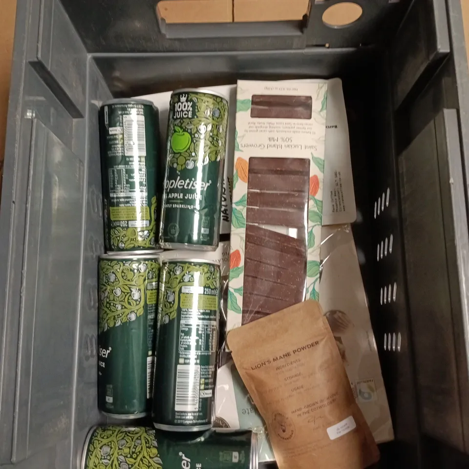 APPROXIMATELY 12 ASSORTED FOOD AND DRINKS ITEMS TO INCLUDE - ROBINSONS APPLE & BLACKCURRANT SQUASH, EATLEAN PROTEIN CHEESE, RAVE CHOCOLATE ORANGE FLAVOURED SYRUP ETC 