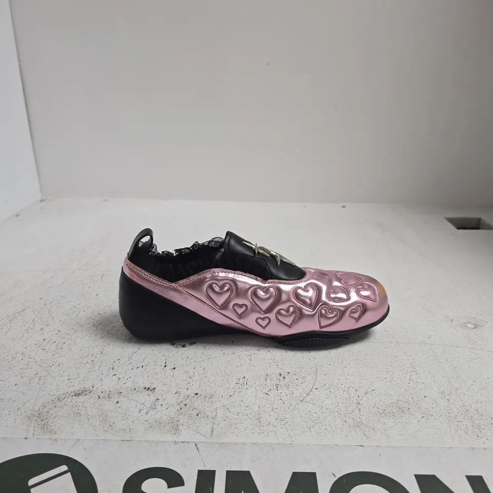KOI PINK HEART EMBOSSED LEATHER SHOES – SLIP-ON WITH BLACK TRIM SIZE 6