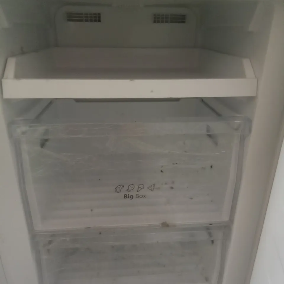 HISENSE RB390N4WW1 FREESTANDING FRIDGE FREEZER IN WHITE WITH ICE DISPENSER 