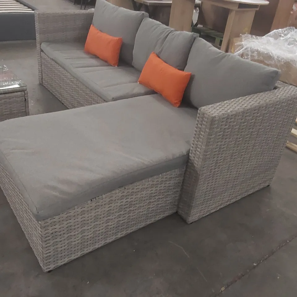 FLESSEL RATTAN SOFA SET
