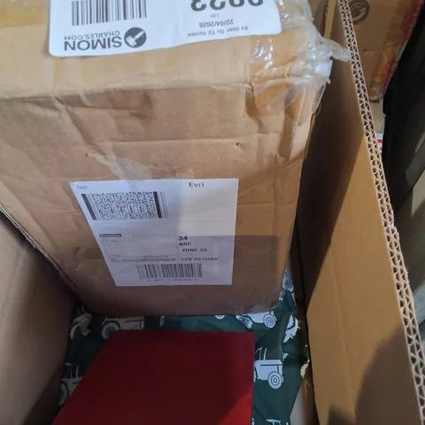 BOX OF 3 ASSORTED ITEMS INCLUDING BOTI BABY SOAP AND ENGLAND RUGBY CLUB JOURNAL AND PIN BADGE 