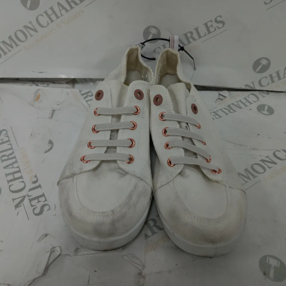 PAIR OF VIONIC WHITE  PUMPS/TRAINERS - SIZE UK 7