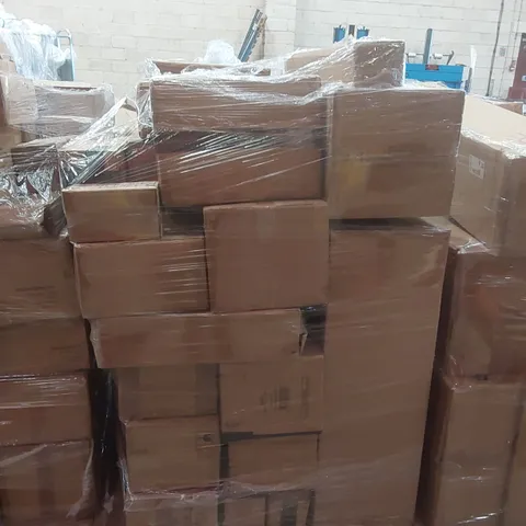 PALLET CONTAINING A VERY LARGE QUANTITY OF ASSORTED LIGHTING ITEMS