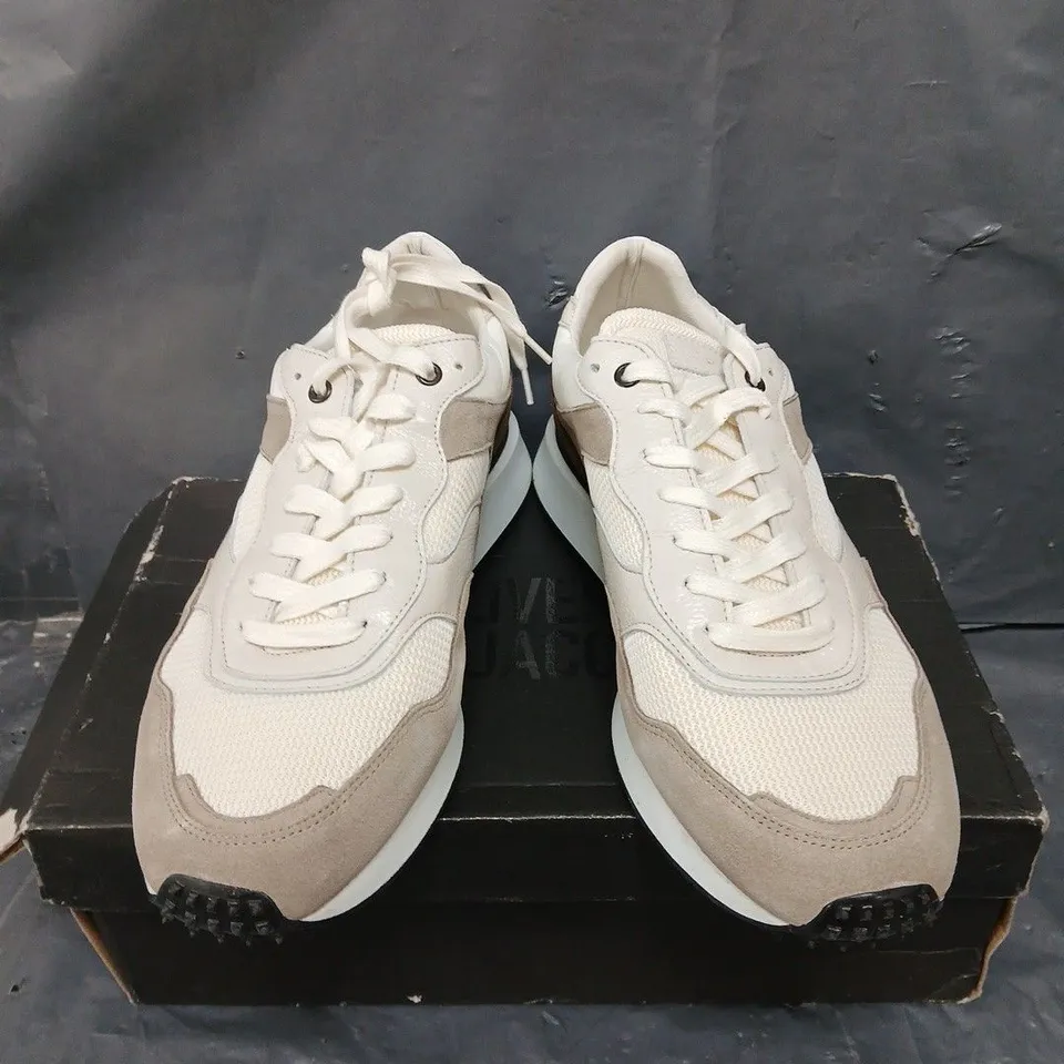 BOXED PAIR OF OLIVER JACOB LACE UP TRAINERS IN WHITE/TAUPE - 10