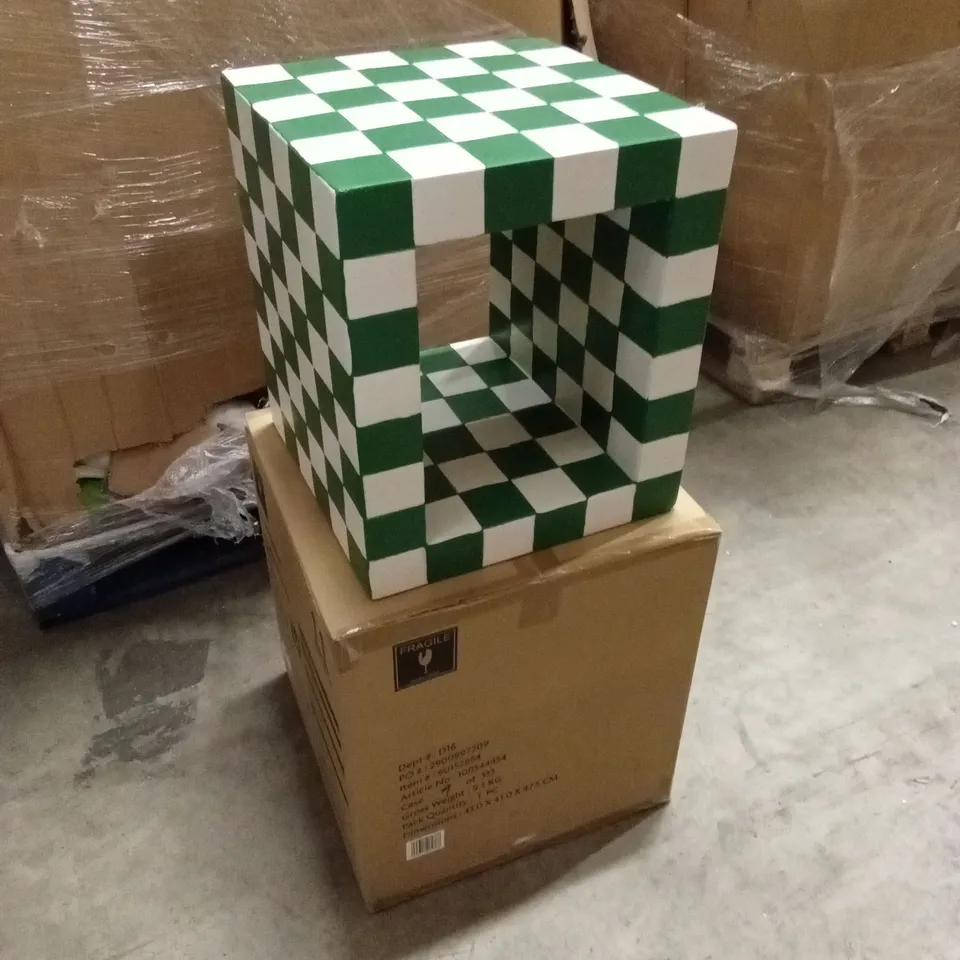 BOXED GARDEN GREEN TILE SIDE TABLE