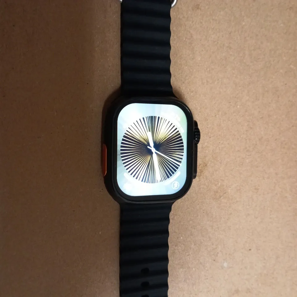 APPLE WATCH ULTRA WITH BLACK SILICONE STRAP