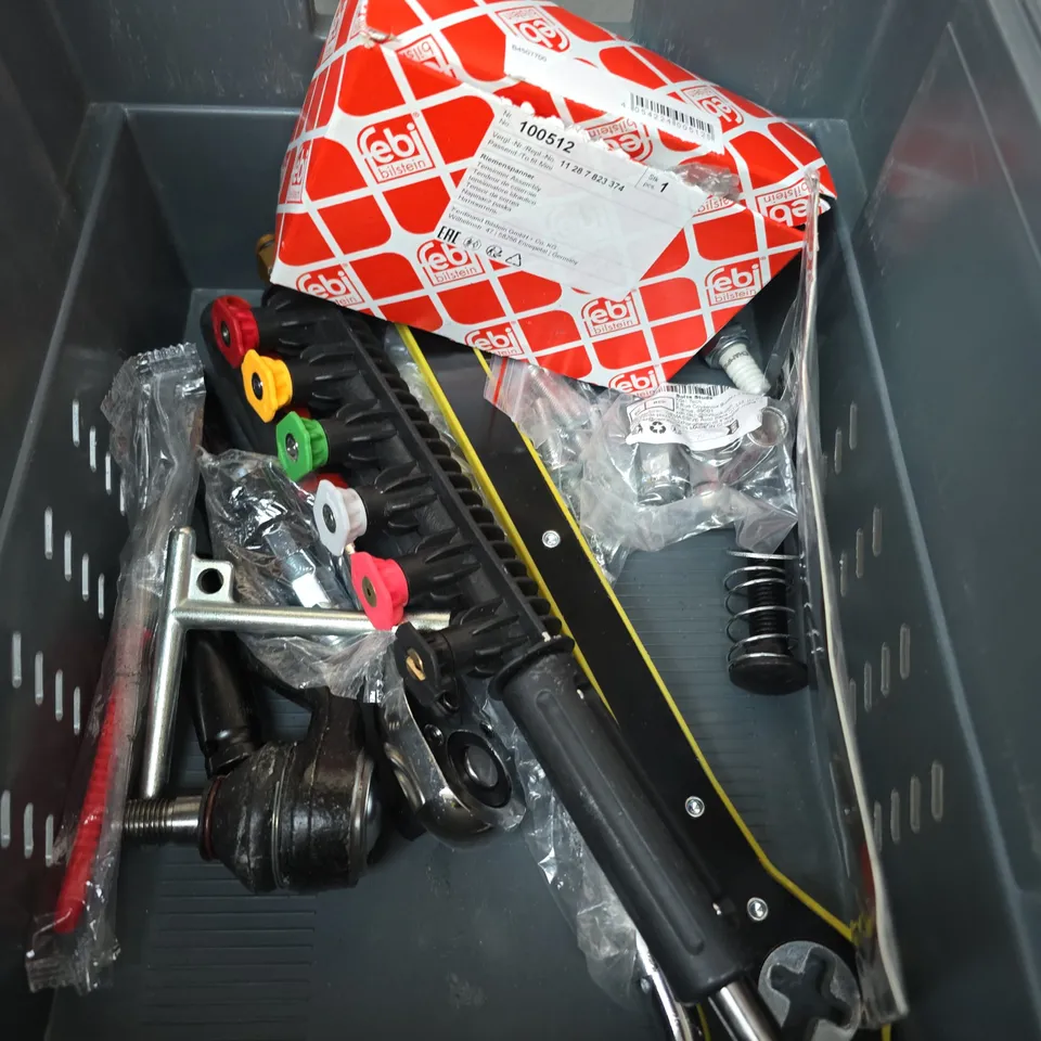 BOX OF ASSORTED CAR ITEMS TO INCLUDE - TOOLS - SPARK PLUGS - AIR PUMP 