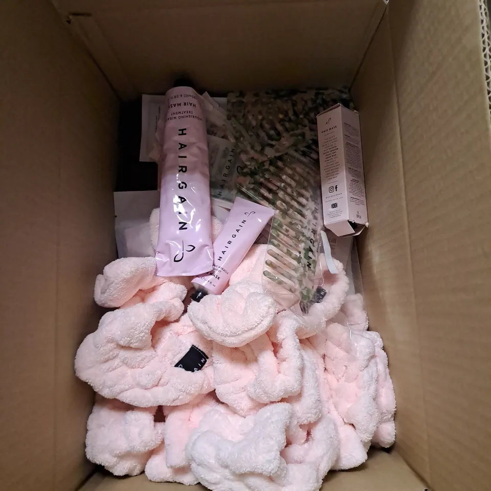 BOX OF ASSORTED HAIRGAIN ITEMS TO INCLUDE HEADBANDS, HAIR COMBS, GUMMIES ETC