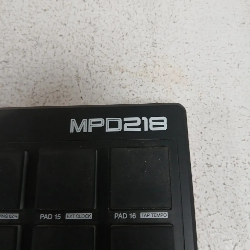 AKAI MPD218 PROFESSIONAL PAD CONTROLLER