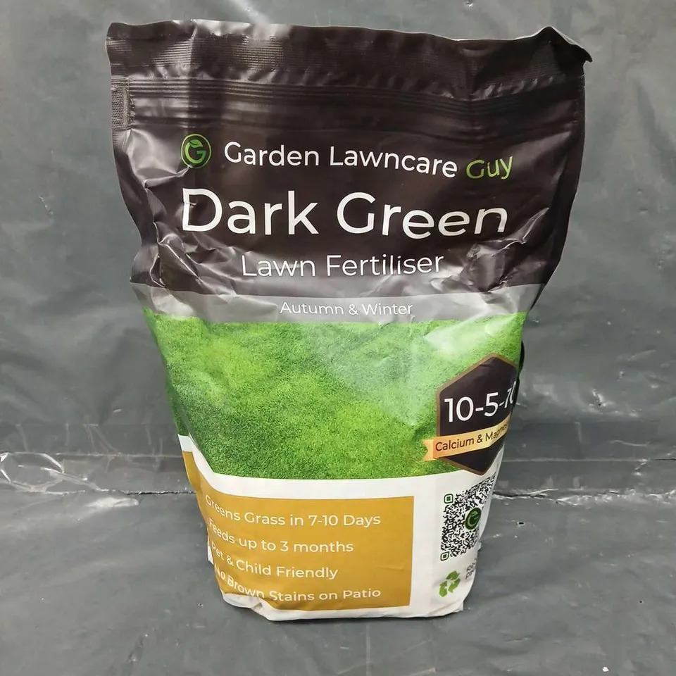 SEALED GARDEN LAWNCARE GUY DARK GREEN LAWN FERTILISER 