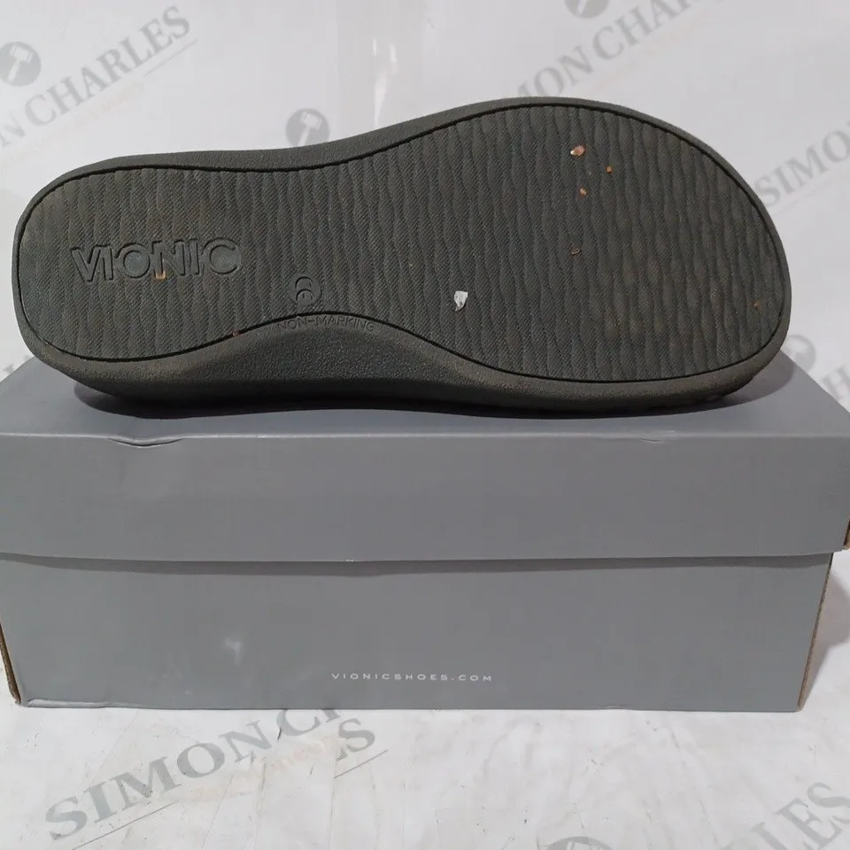 BOZED VIONIC SLIPPERS IN NATURAL LEOPARD PRINT DESIGN SIZE 6