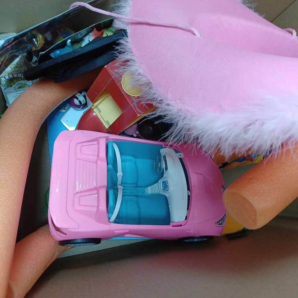 BOX OF APPROX 15 ASSORTED TOYS & GAMES TO INCLUDE FABRIC QUIET BOOK, UNO PLAYING CARDS, VTEVH PEEK-A-BOO BOOK, ETC 