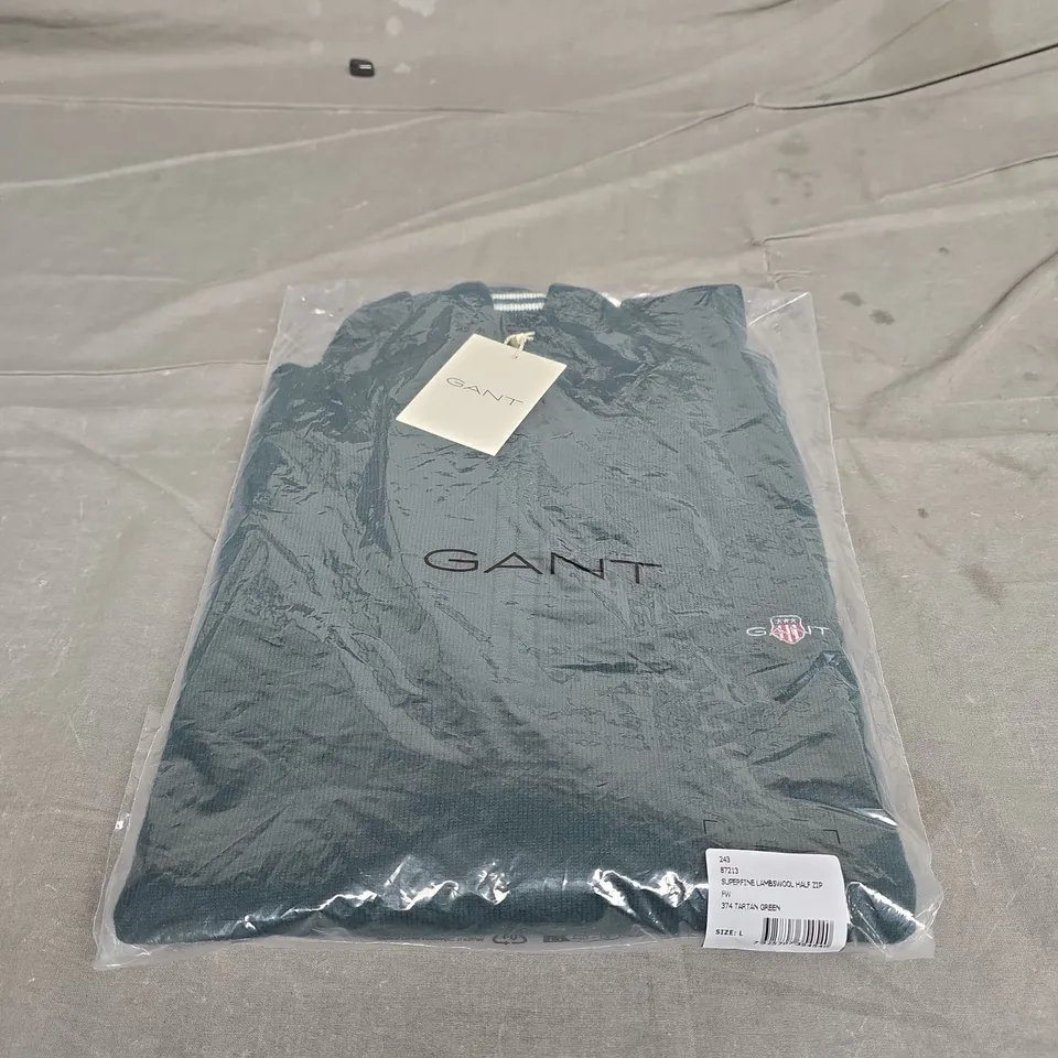 BAGGED GANT SUPERFINE LAMBSWOOL HALF ZIP FLEECE - SIZE LARGE
