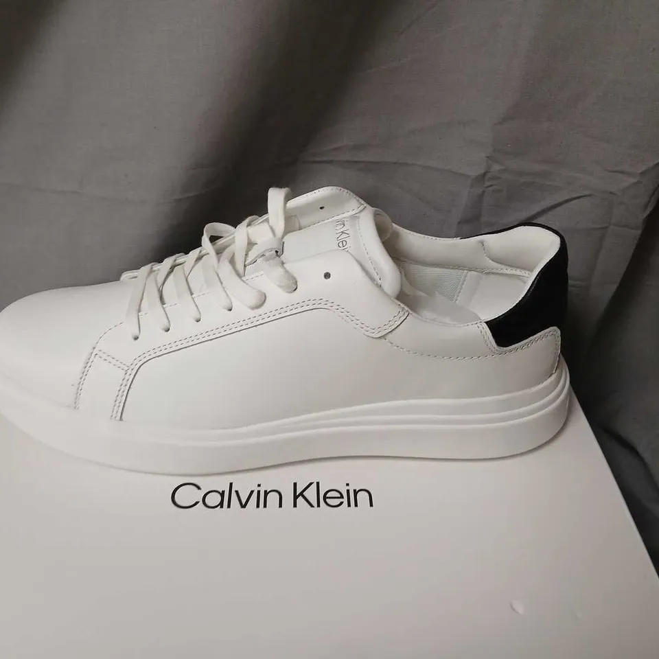 CALVIN KLEIN WHITE LEATHER LOW-TOP SNEAKERS – UK 9 (EU 44)