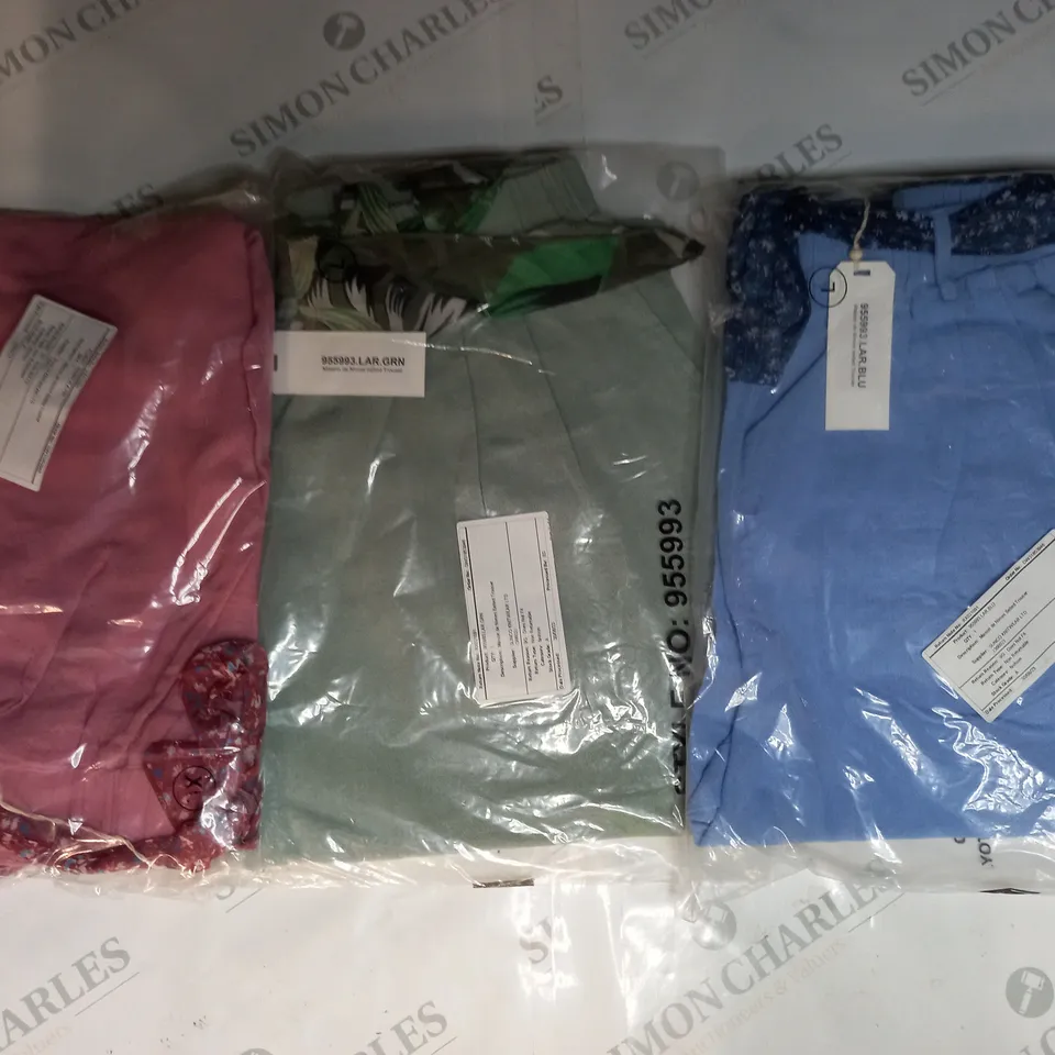 APPROXIMATELY 10 ASSORTED CLOTHING ITEMS IN VARIOUS STYLES AND SIZES