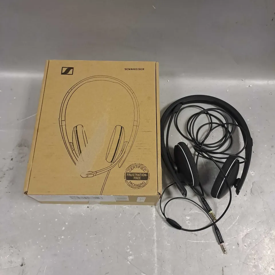 BOXED SENNHEISER PC 3.2 ANALOGUE HEADSET WITH MICROPHONE IN BLACK