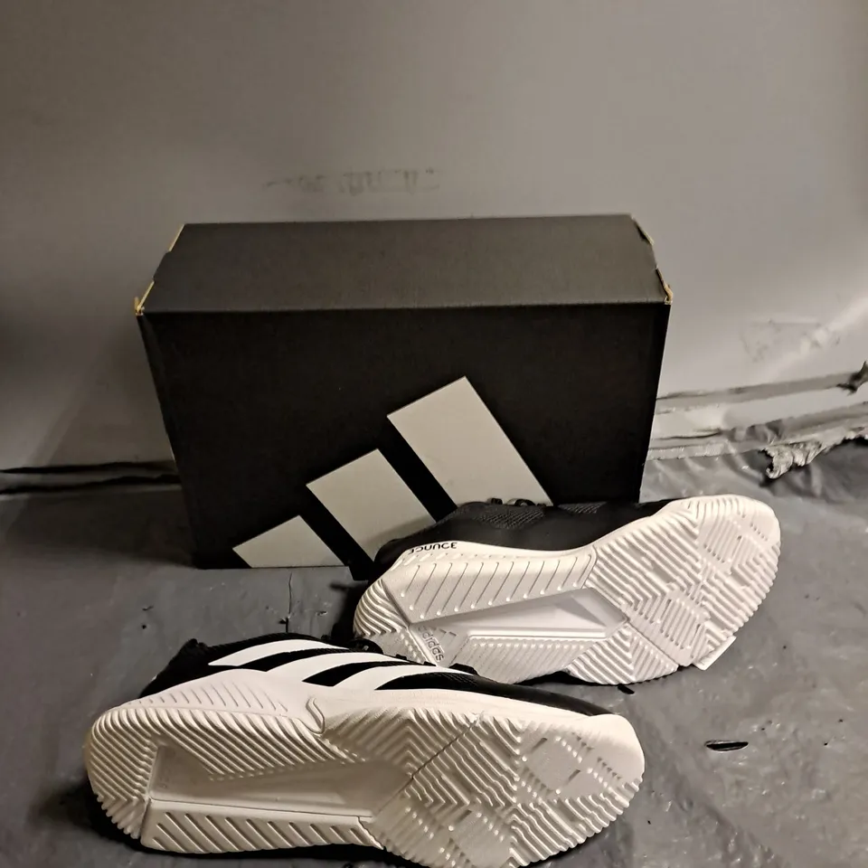 BOXED PAIR OF ADIDAS COURT TEAM 2.0M UK 7 