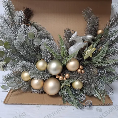 BOXED MOON SHAPED WREATH