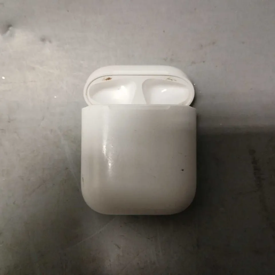 APPLE AIRPOD CHARGING CASE - A1602