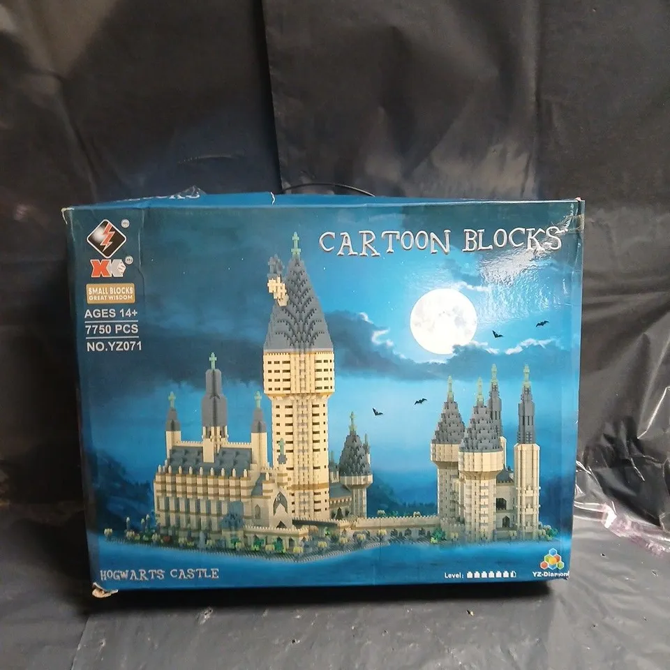 CARTOON BLOCKS CASTLE CONSTRUCTION SET – 7,750 PIECES (AGES 14+)