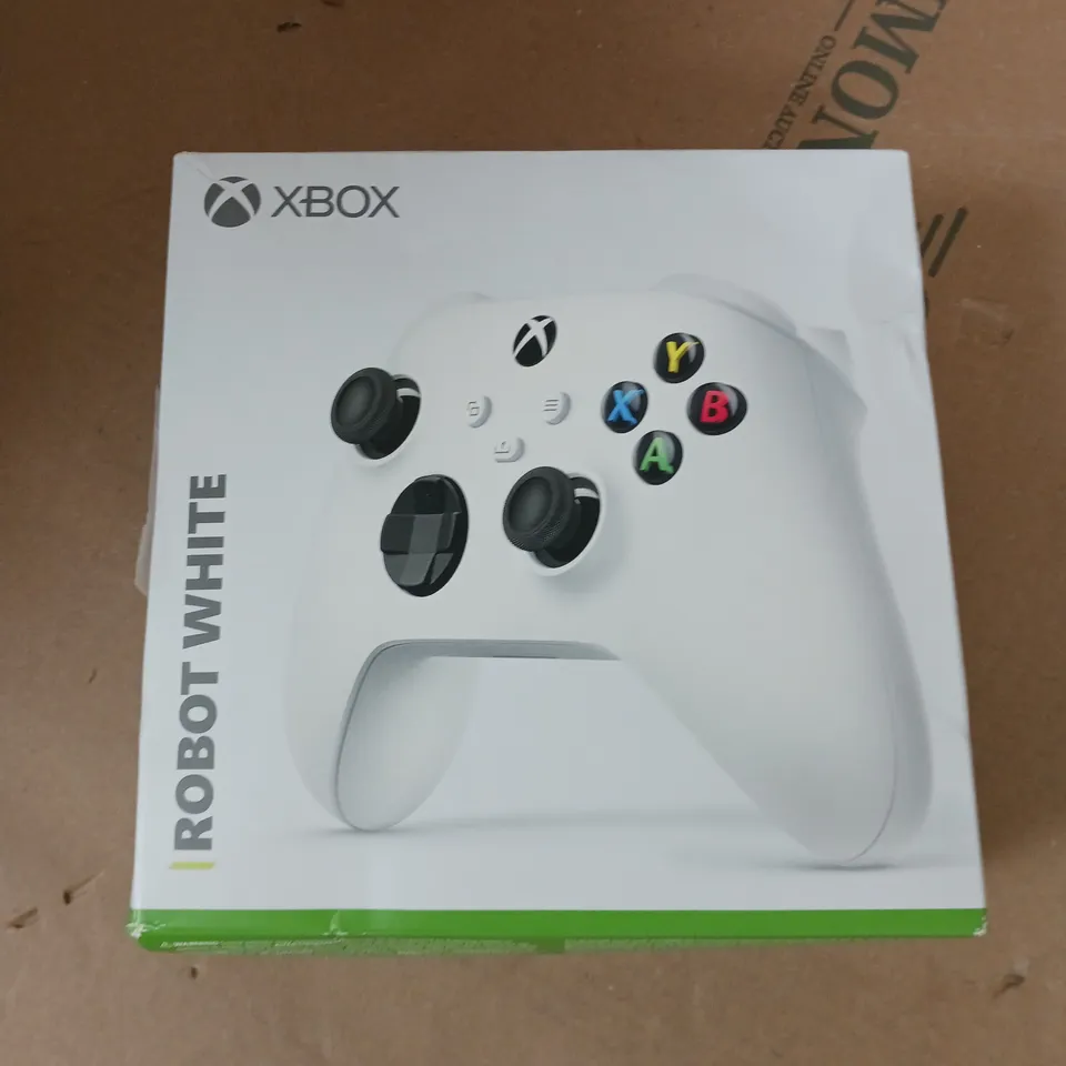 XBOX WIRELESS CONTROLLER – ROBOT WHITE FOR XBOX SERIES X|S, XBOX ONE, AND WINDOWS 10 DEVICES