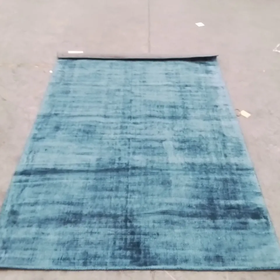 QUALITY DESIGNER AREA RUG - APPROXIMATELY 230CM X 160CM - TEAL 