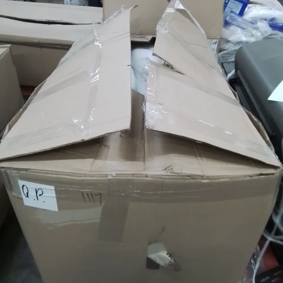 PALLET OF ASSORTED DUVET COVERS AND PILLOWS