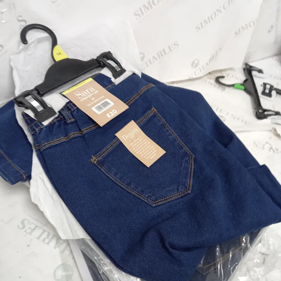 4 X PAIR OF STRAIGHT LEG DENIM JEANS