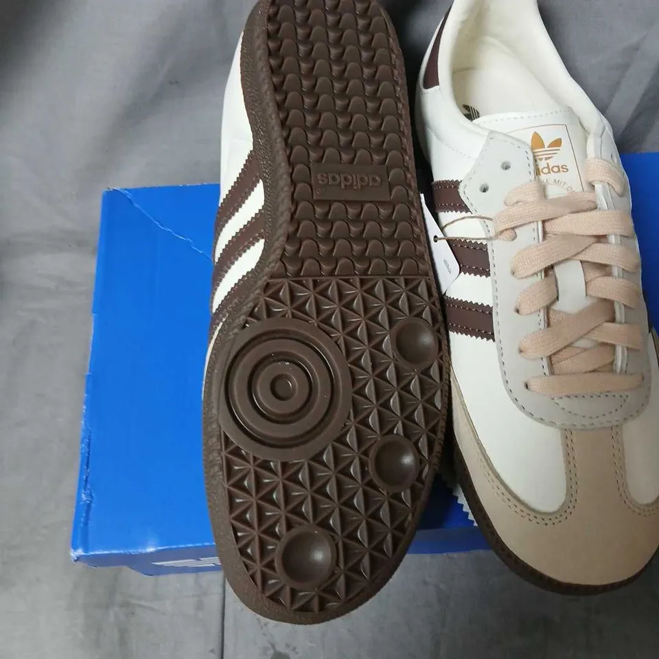 ADIDAS SAMBA OG W WOMEN’S TRAINERS – WHITE/IVORY WITH GUM SOLE SIZE 6.5