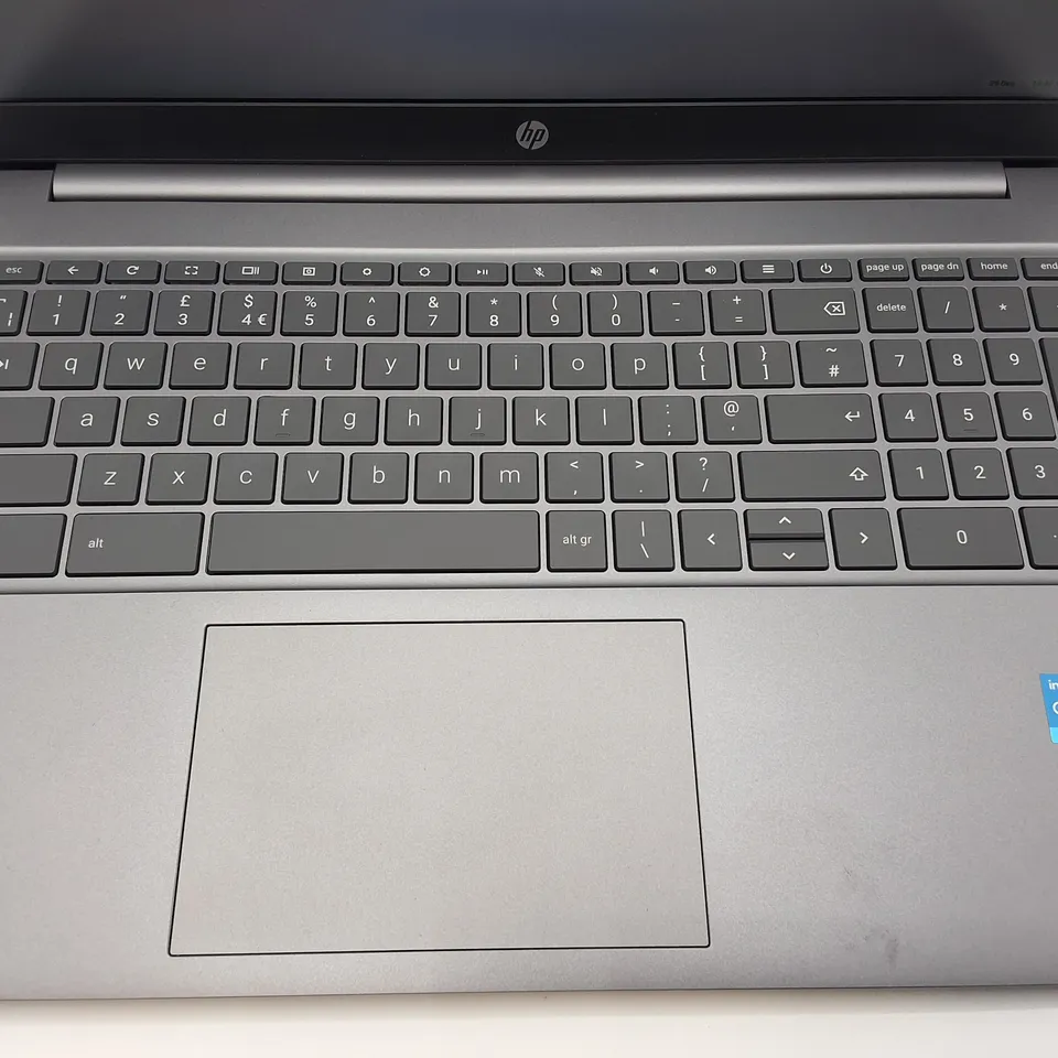 HP CHROMEBOOK PLUS INTEL I-3 LAPTOP IN SILVER - 15A-NB0004NA