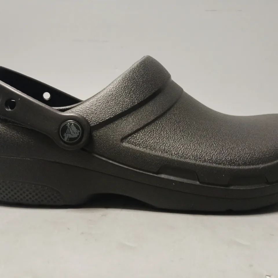 PAIR OF CROCS SPECIALIST II WORK CLOGS IN BLACK UK SIZE M9/W10