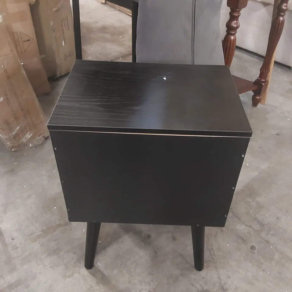 ELIZABETHTON BEDSIDE TABLE