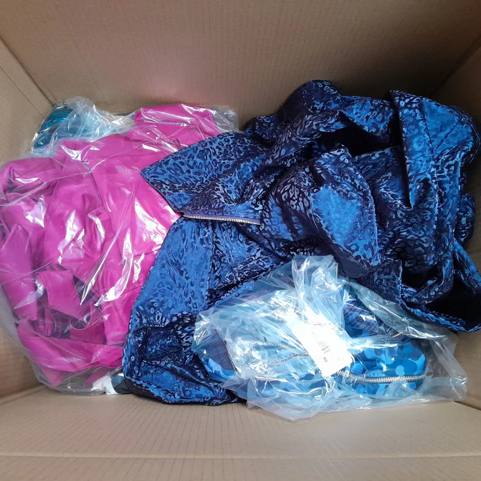 BOX OF APPROX 12 ASSORTED CLOTHING ITEMS TO INCLUDE - CARDIGAN , SHIRT , COAT ETC