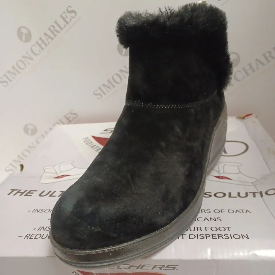 BOXED SKECHERS WEDGE BOOTS, BLACK - SIZE 7