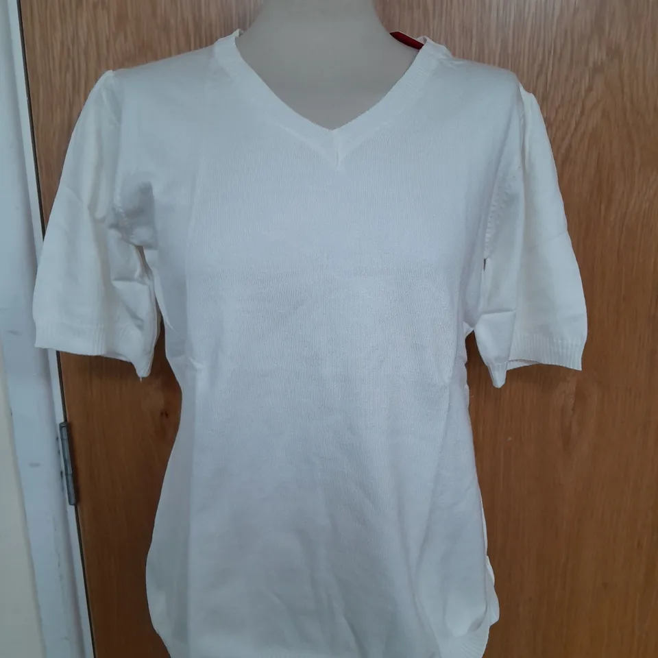 MINT LIMIT V-NECK TOP IN WHITE - XL