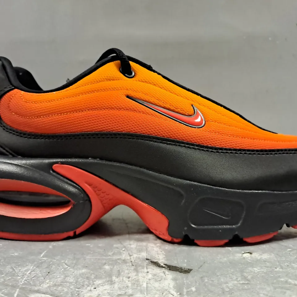 BOXED PAIR OF NIKE WOMEN'S AIR MAX PORTAL SHOES IN RED/ORANGE GRADIENT UK SIZE 6